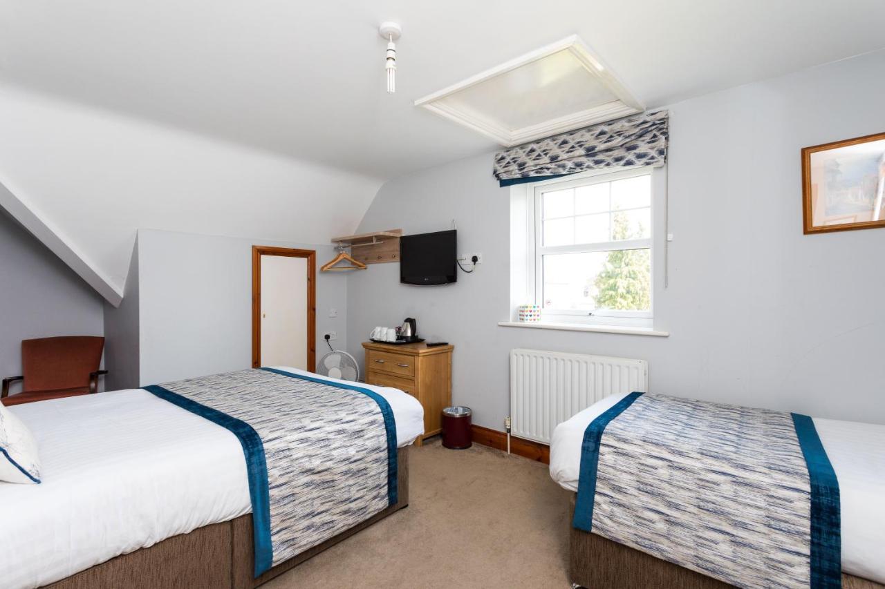 The Lawn Guest House Gatwick Horley Exterior photo