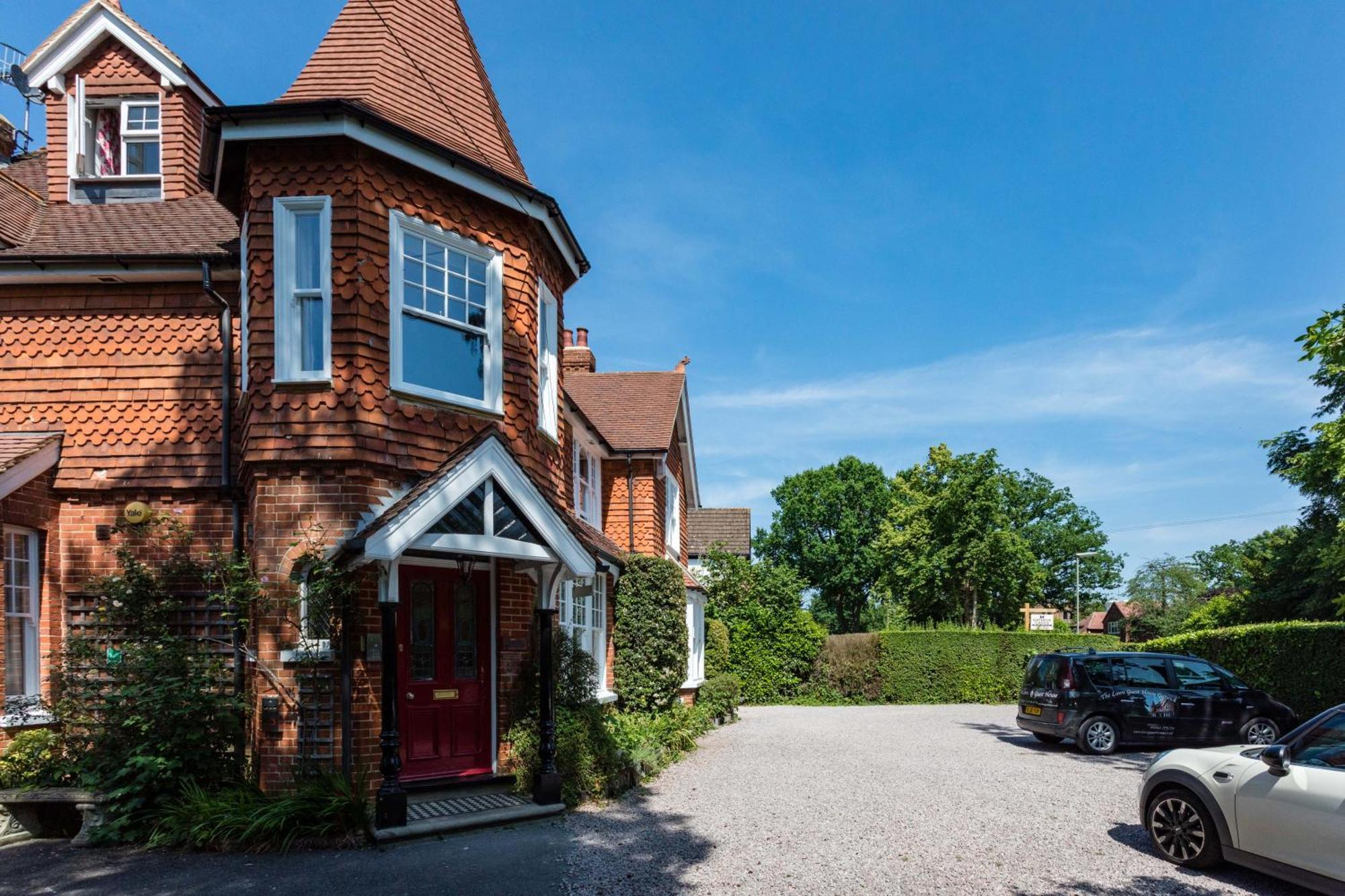 The Lawn Guest House Gatwick Horley Exterior photo