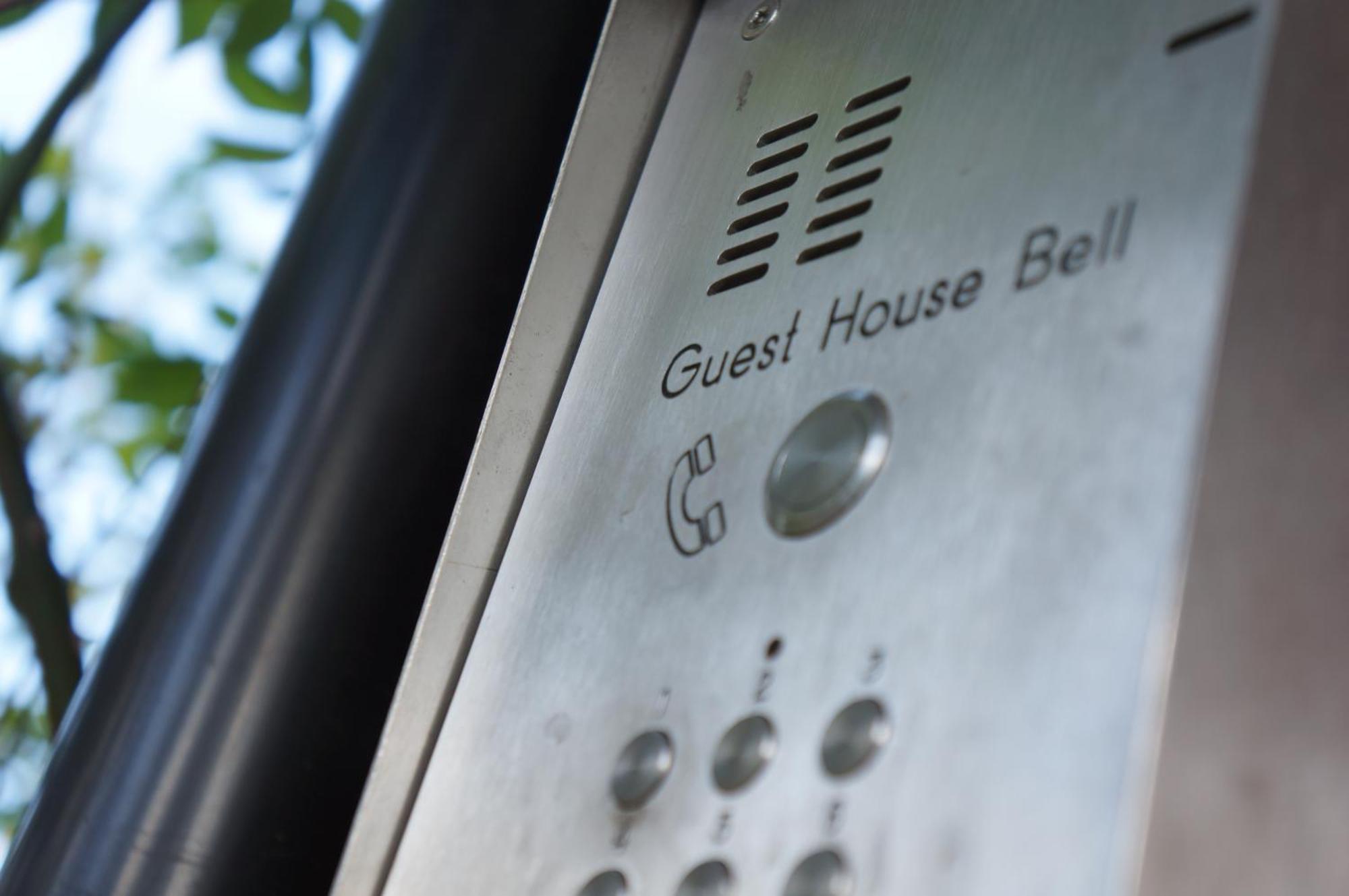 The Lawn Guest House Gatwick Horley Exterior photo