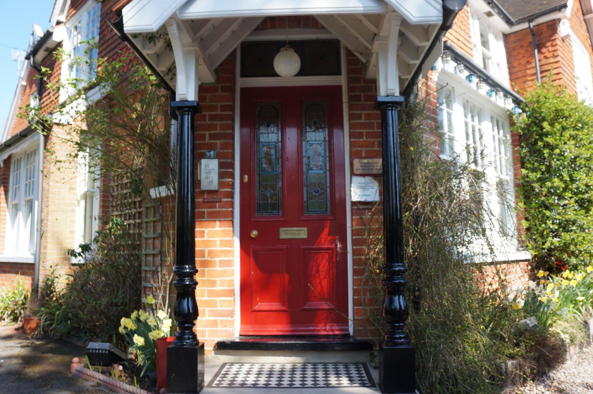 The Lawn Guest House Gatwick Horley Exterior photo