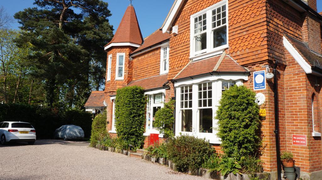 The Lawn Guest House Gatwick Horley Exterior photo