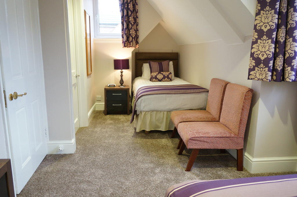 The Lawn Guest House Gatwick Horley Exterior photo