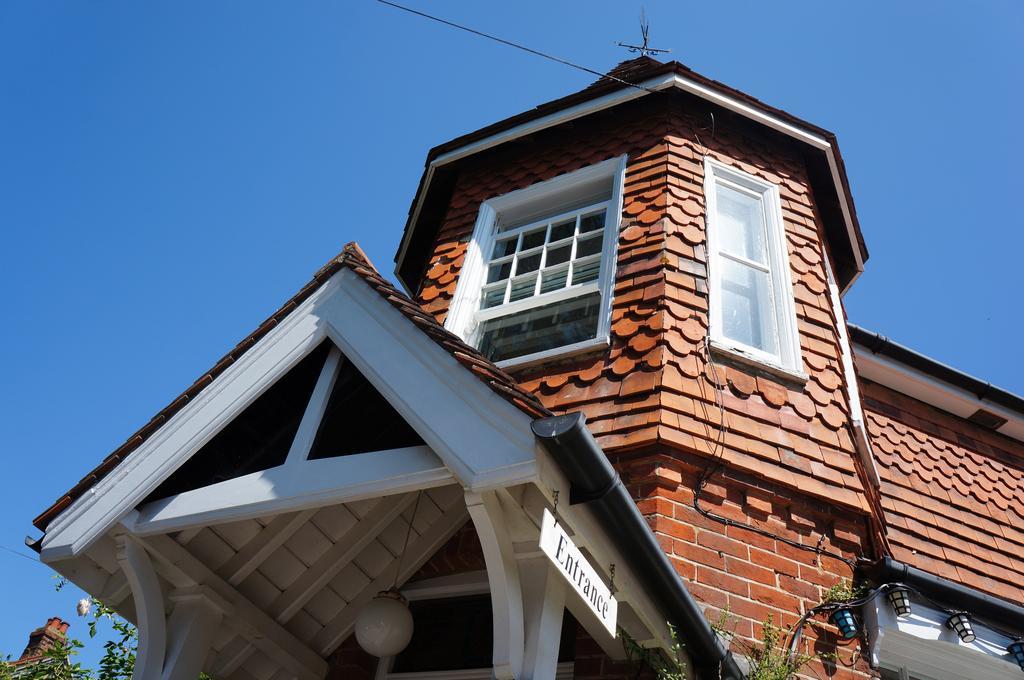 The Lawn Guest House Gatwick Horley Exterior photo