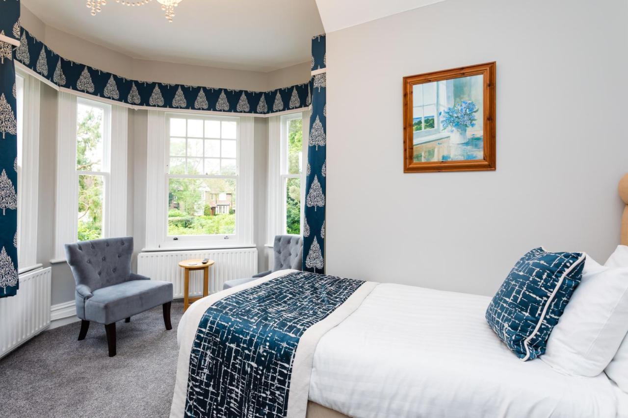 The Lawn Guest House Gatwick Horley Exterior photo