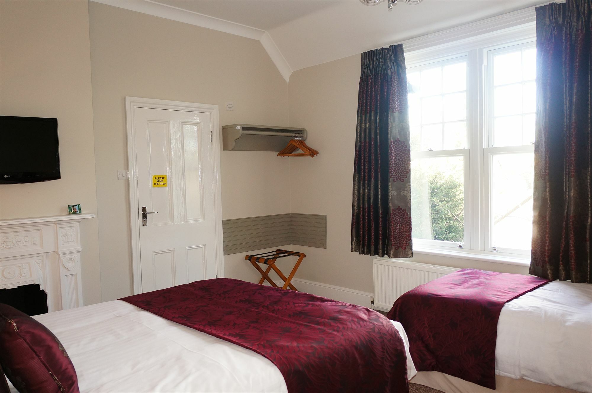 The Lawn Guest House Gatwick Horley Exterior photo