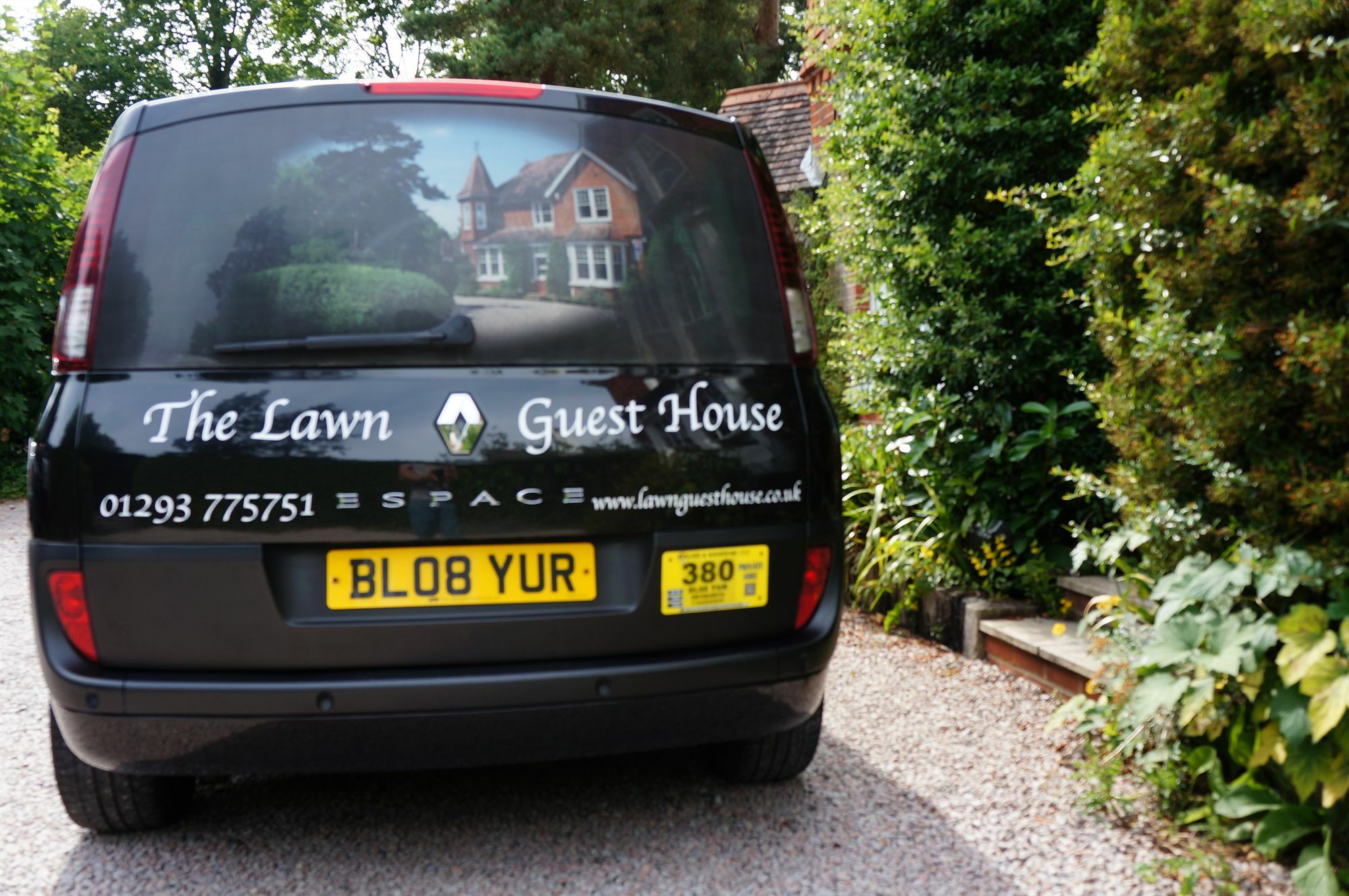 The Lawn Guest House Gatwick Horley Exterior photo