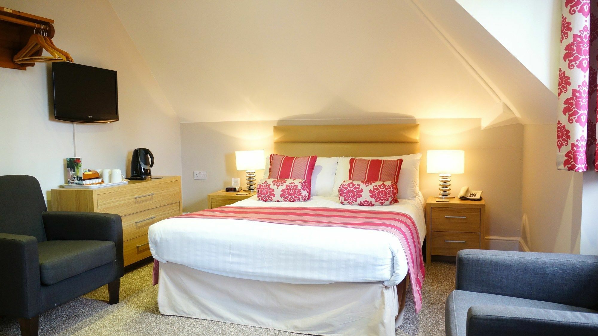 The Lawn Guest House Gatwick Horley Exterior photo