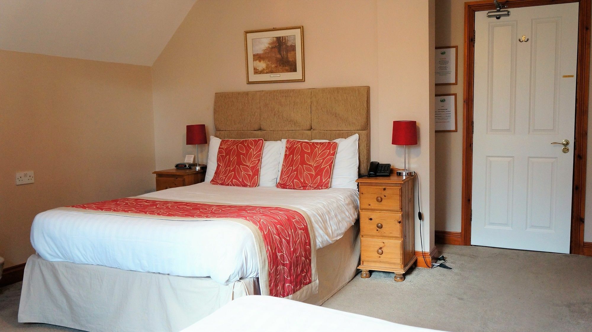 The Lawn Guest House Gatwick Horley Exterior photo