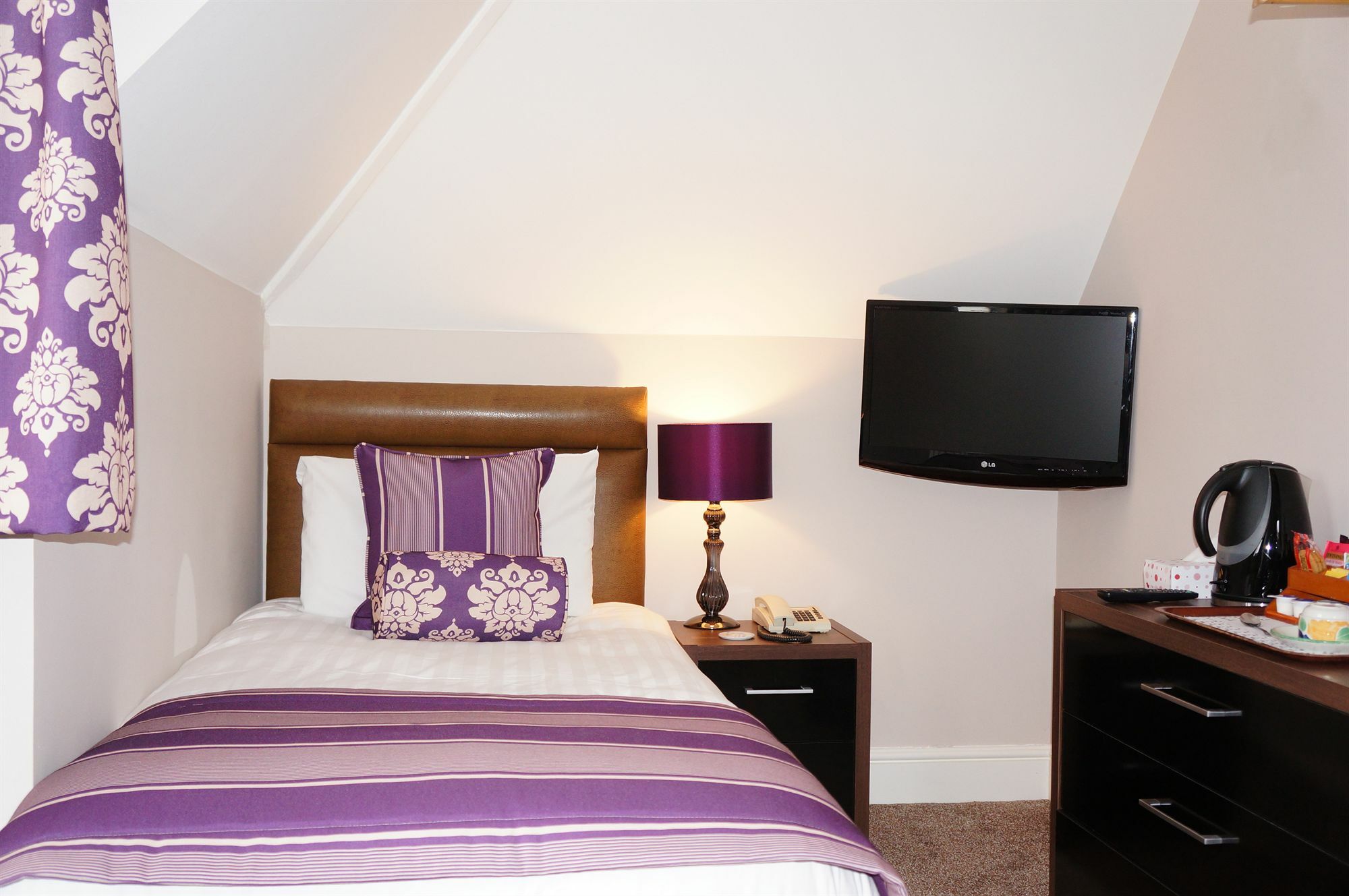 The Lawn Guest House Gatwick Horley Exterior photo