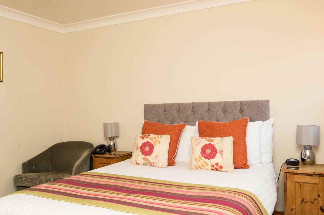 The Lawn Guest House Gatwick Horley Exterior photo
